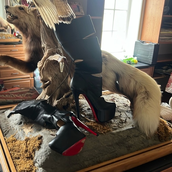 Pair of 39 1/2 Christian louboutin boots - Picture 1 of 2